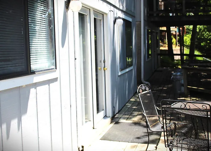 Rock Harbor Resort And Motel